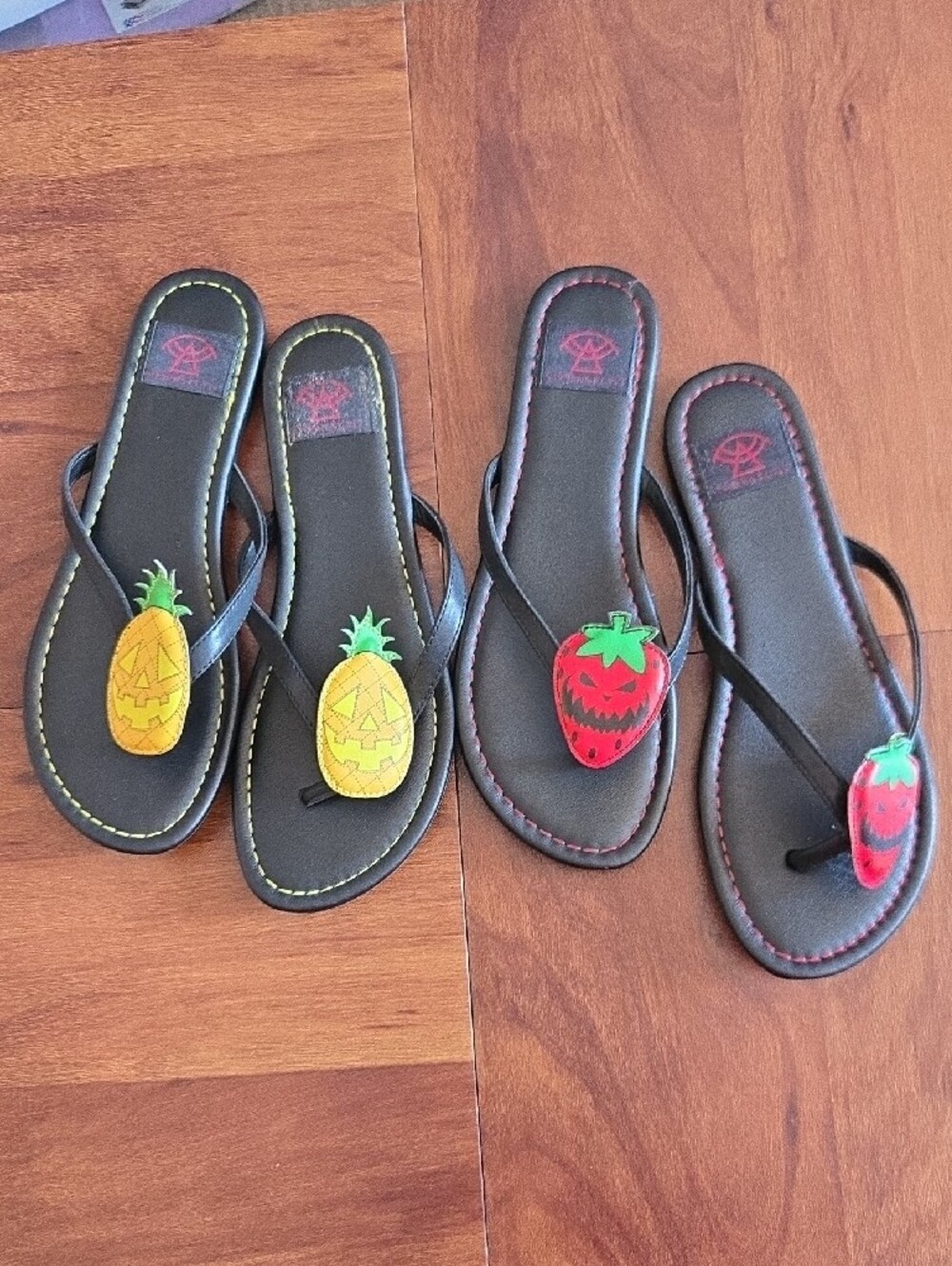 STRANGECVLT Flip Flops 2 Pr w/ Pumpkin Pineapple & Strawberry Appliqués Sz 8 - Picture 2 of 10